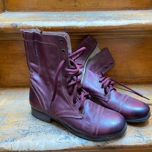 Steve Madden Troopa boots in Maroon/wine colour